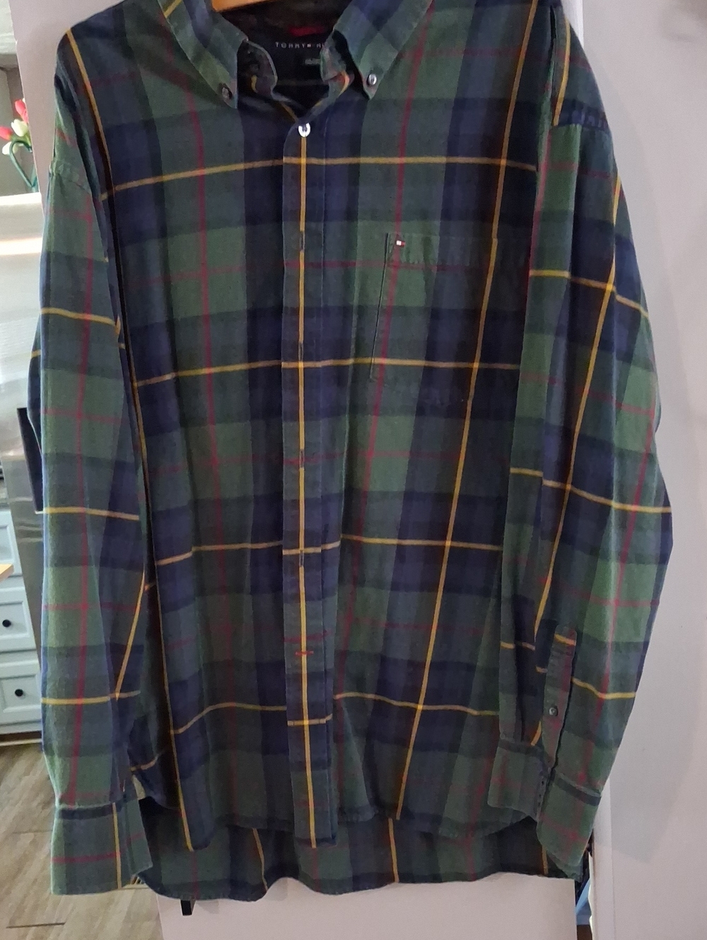 Tommy Hilfiger Men's Green Plaid Button-Down Shirt